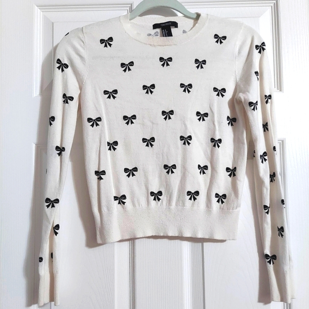 Forever 21 white bow print sweater